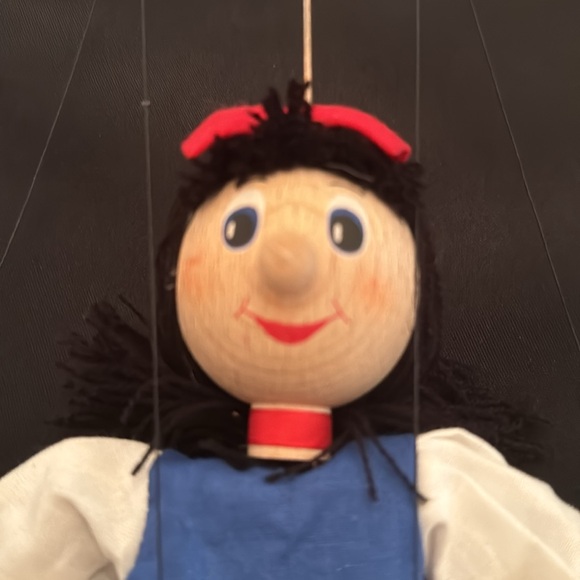 Marionette (wood puppet) Snow White 9” doll, 10” “string” (mlb) - Picture 8 of 8